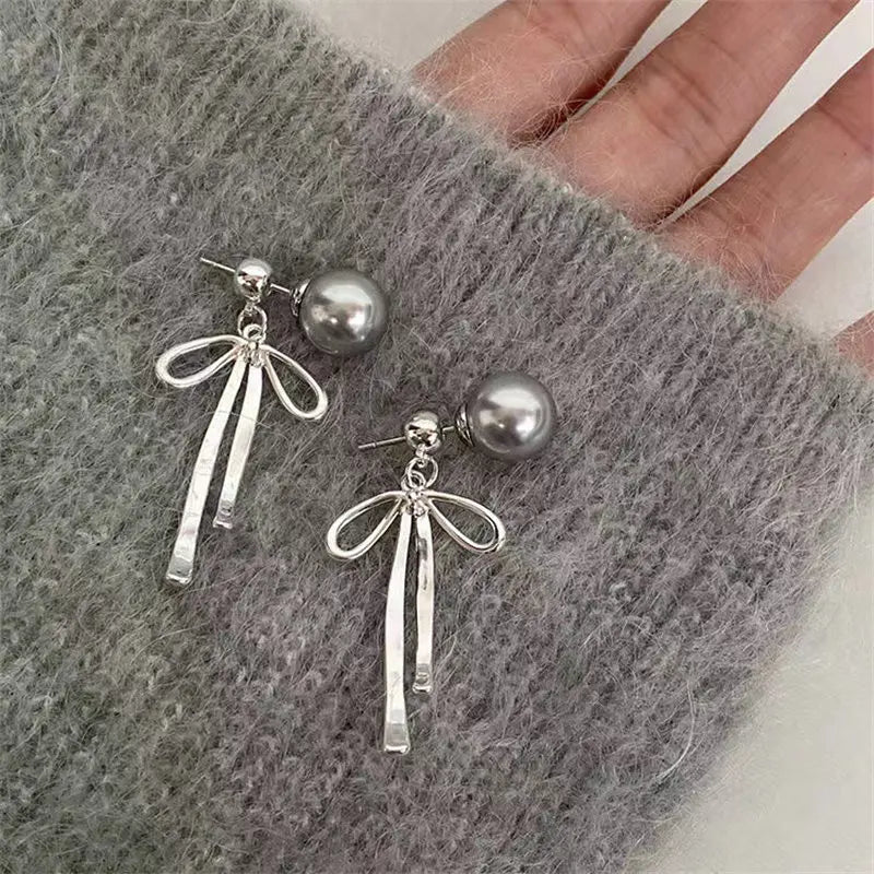 Graceful Bowknot Pendant Choker Necklace with Gray Pearls