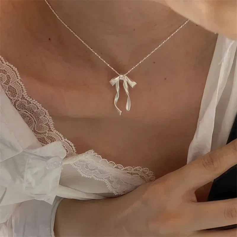 Bowknot Pendant Necklace Exquisite Clavicle Chain Fashion Elegant Necklace for Women Temperament Collar Chains Charm Jewelry