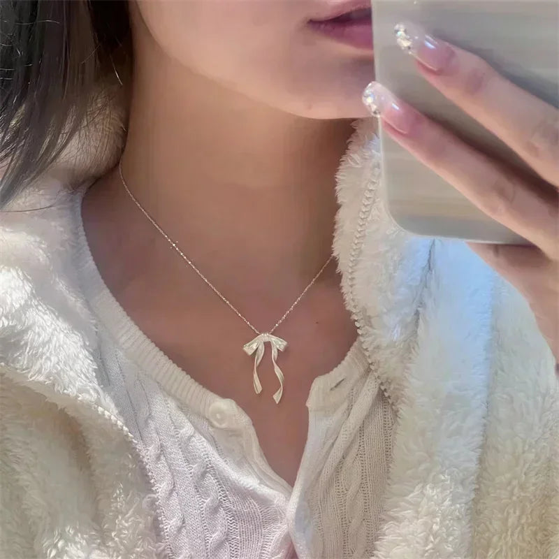 Bowknot Pendant Necklace Exquisite Clavicle Chain Fashion Elegant Necklace for Women Temperament Collar Chains Charm Jewelry