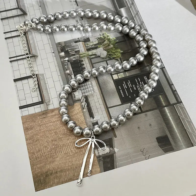 Graceful Bowknot Pendant Choker Necklace with Gray Pearls
