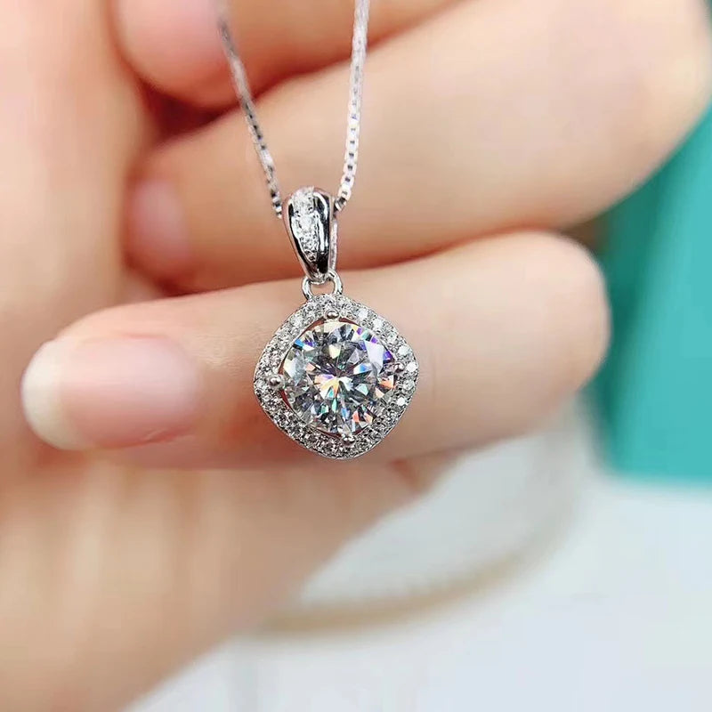 100% Moissanite Diamond Pendant Necklaces