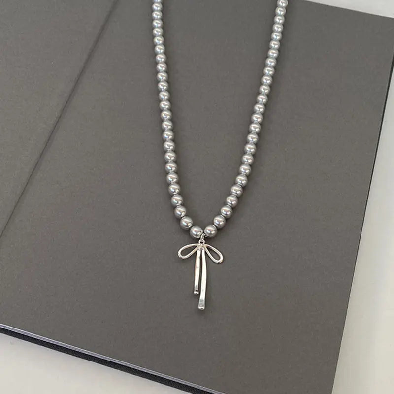 Graceful Bowknot Pendant Choker Necklace with Gray Pearls
