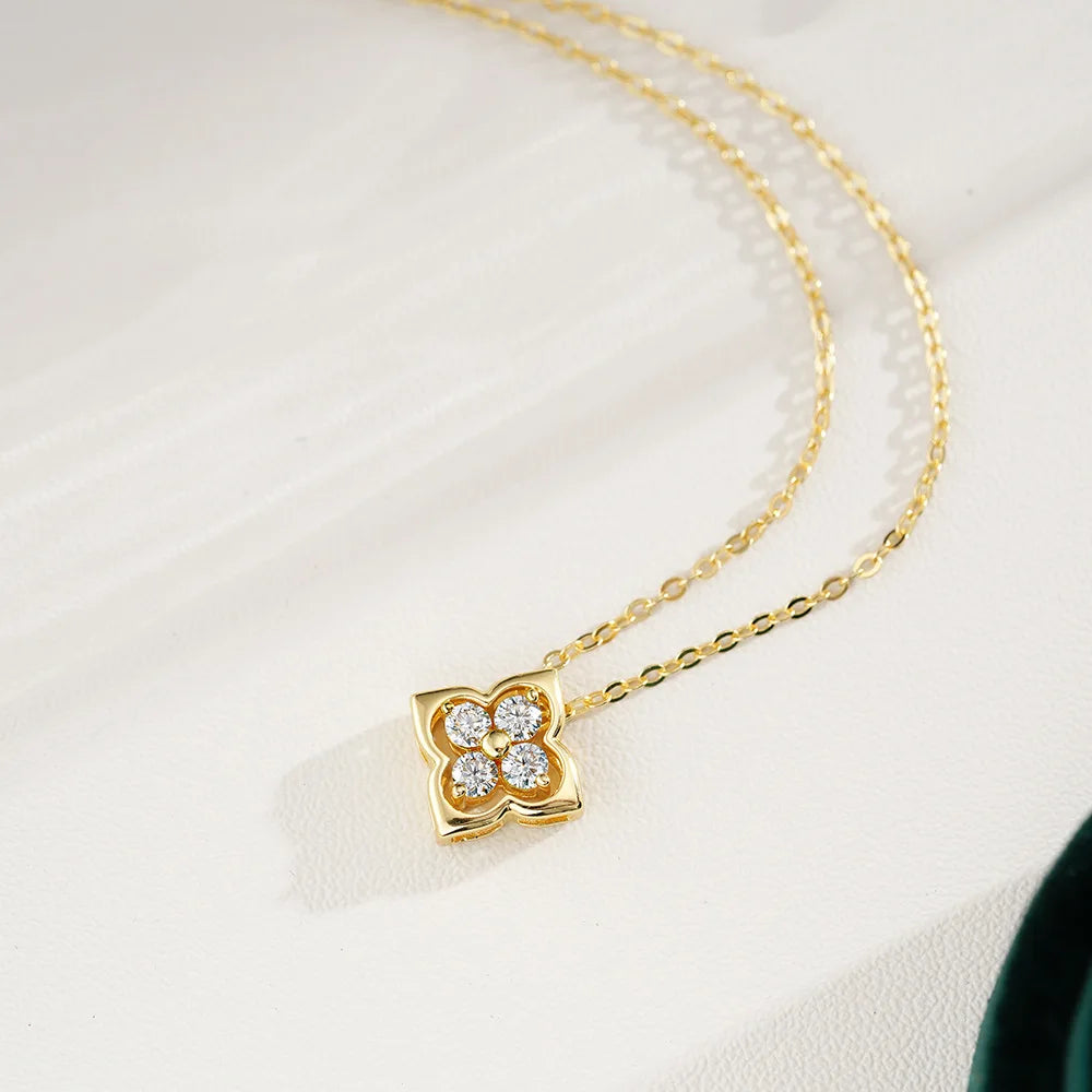 Moissanite Necklace Ladies Elegant Flower Pendant Necklace