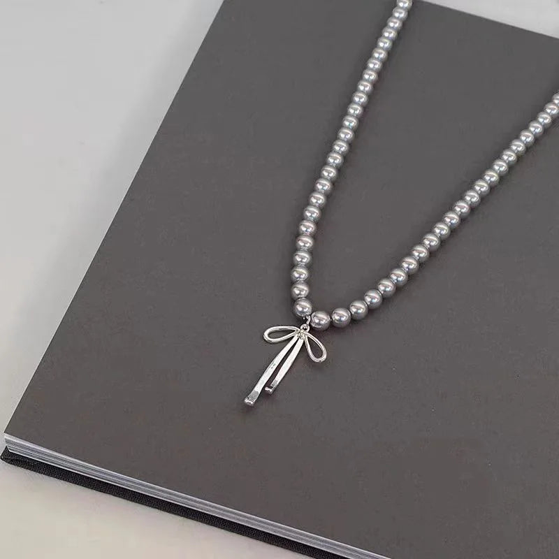 Graceful Bowknot Pendant Choker Necklace with Gray Pearls