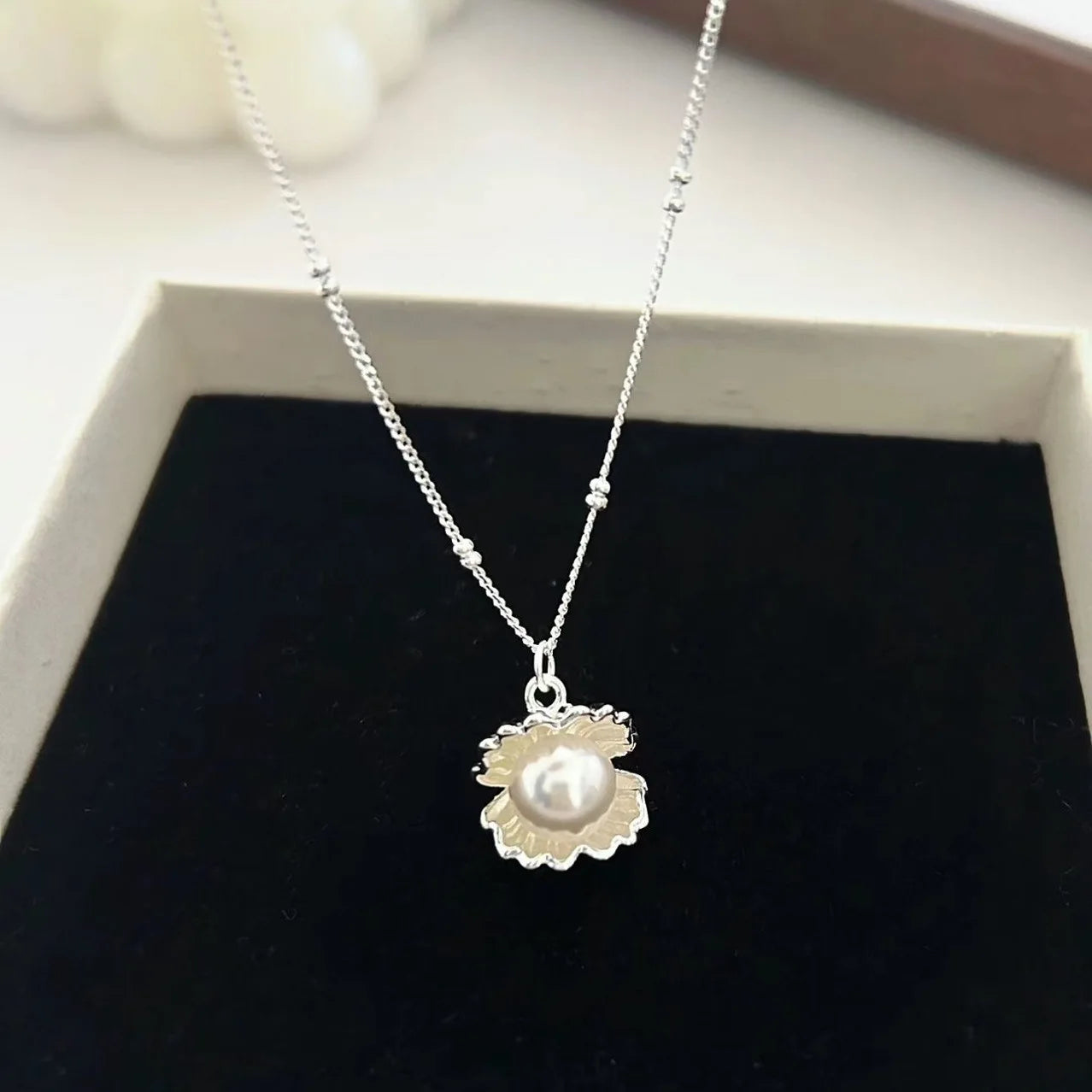 Pearl Shell Pendant Necklace