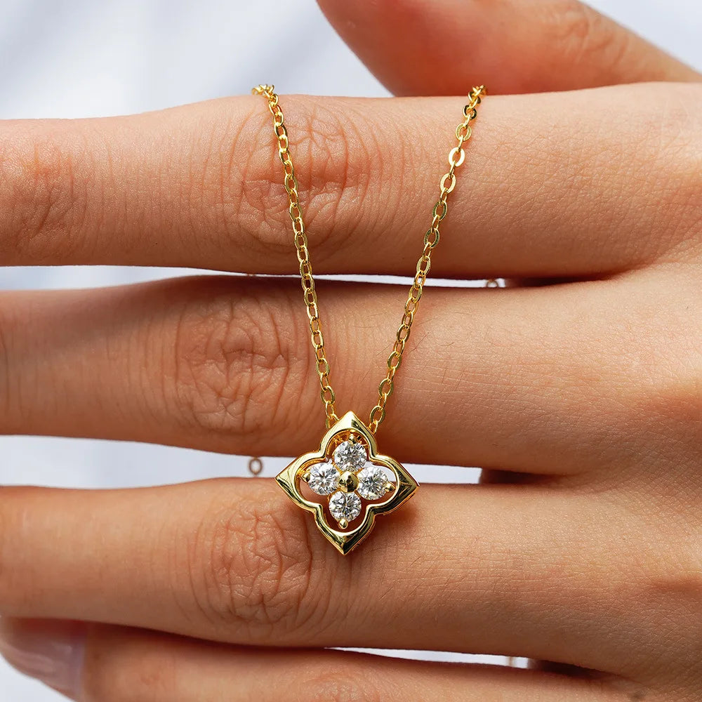 Moissanite Necklace Ladies Elegant Flower Pendant Necklace